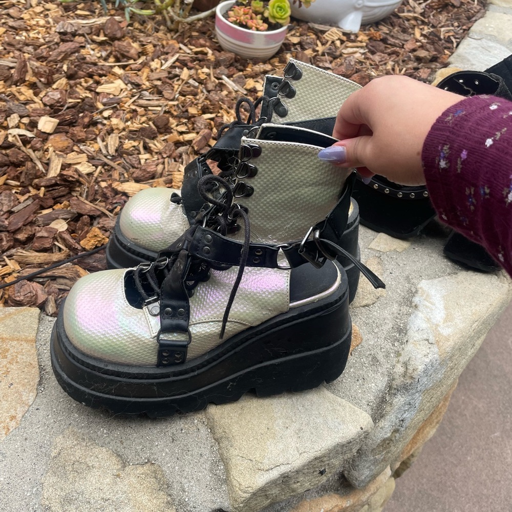 Demonia Shaker 56 iridescent boots - Picture 3 of 4